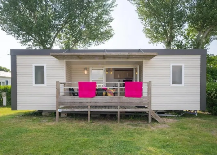 Zecamping 3 Animaux Acceptes Avec Piscine Chauffee A Guerande 3*