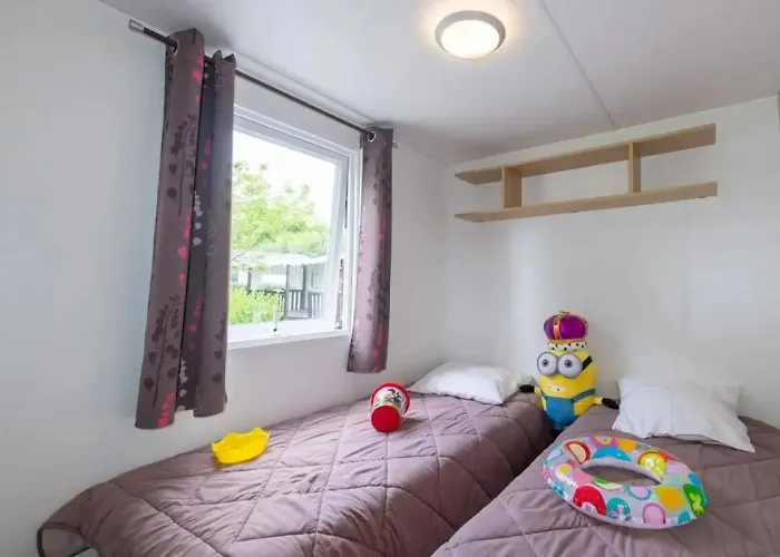 3 Etoiles - Piscine - Eecbb0